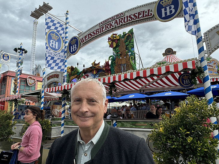 Oktoberfest Weißbierkarussel: das Weißbierkarussel Fahrenschon auf dem Oktoberfest 2023 mit neuer Front, die viel Liebe zum Detail zeigt (©Foto:Martin Schmitz)